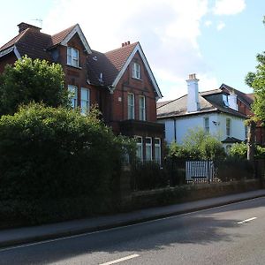 Acorn Lodge Guest House - Free Parking